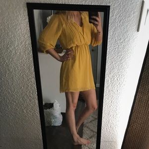 Mid sleeve dress
